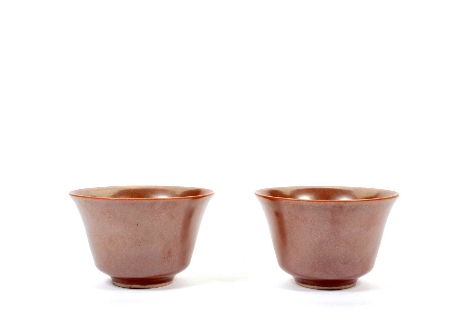 A PAIR OF BROWN-GLAZED CUPS: A PAIR OF BROWN-GLAZED CUPS H:5.7CM,D:9CM