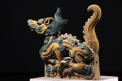 Glassware Carved Dragon Shape Figure