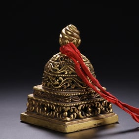 Gilt Bronze Carved Flower Pattern Stone Seal