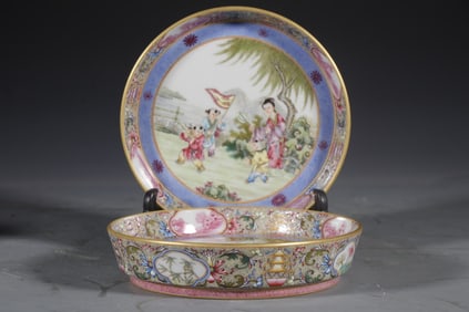 Famille Rose Playing Children Pattern Porcelain Plate