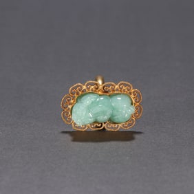 Gilt Silver Inlaid Jadeite Carved Beast Shape Ring