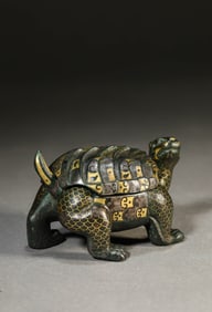 A Gold-and-Silver Inlaid Bronze 'Tortoise-Form' Covered Box
