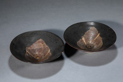 A Pair of Jizhou-Type Black-Glazed 'Leaf' Bowls