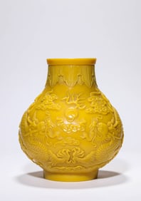 A Yellow Glass 'Double-Dragon' Vase
