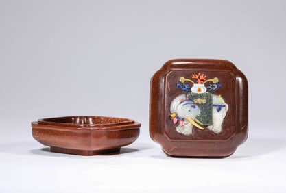 A Gold-Flecked Glass 'Hundred Treasures' Covered Box