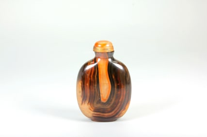 A AGATE SNUFF BOTTLE