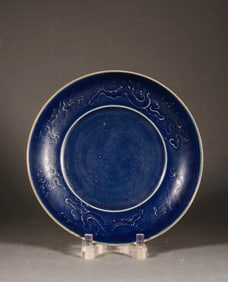 A BLUE-GLAZED DRAGON DISH