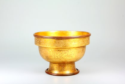 A GILT-BRONZE OFFERING BOWL ENGRAVED WITH EIGHT BUDDHIST TREASURES