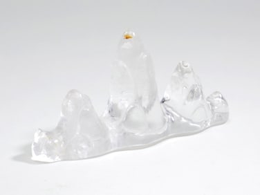 A CRYSTAL BRUSH REST MOUNTAIN