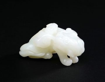 A HETIAN JADE SCULPTURE OF BIG LION AND LITTLE LION