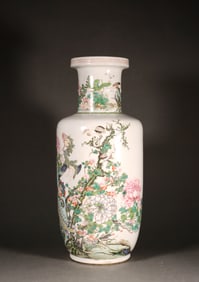 A FAMILLE ROSE FLOWER-AND-BIRD CLUB-SHAPED VASE