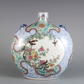 A BLUE-AND-WHITE AND FAMILLE ROSE BIRD-AND-FLOWER FLAT VASE