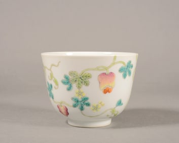 A FAMILLE ROSE "LOOFAH" CUP