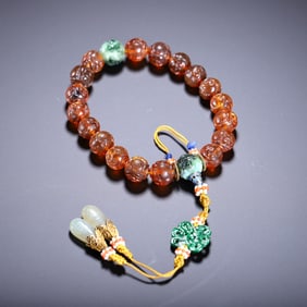 A AMBER EIGHTEEN-SEED HANDSTRING