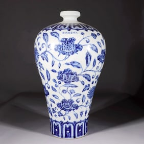 A BLUE-AND-WHITE PLUM VASE WITH FLORAL PATTERNS