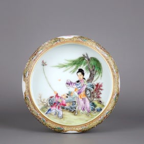 A FAMILLE ROSE "LADIES AND CHILDREN" BRUSH WASHER