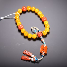 A BALTIC AMBER EIGHTEEN-SEED HANDSTRING