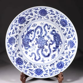 A BLUE-AND-WHITE PLATE WITH FLORAL AND LION-PLAYING-BALL PATTERNS