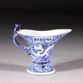 A BLUE-AND-WHITE JUE (RITUAL VESSEL) WITH SEA-WATER AND DRAGON PATTERNS