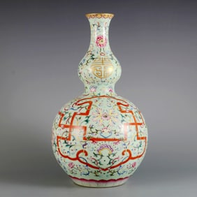 A GREEN-GROUND "LONGEVITY" DOUBLE-GOURD VASE