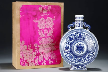 A BLUE-AND-WHITE MOONFLASK