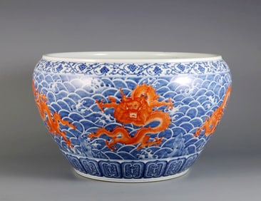 A BLUE-AND-WHITE AND IRON-RED DRAGON JAR