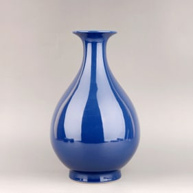 A BLUE-GLAZED YUHUCHUN VASE