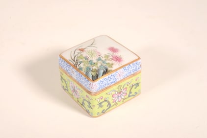A FAMILLE ROSE FLORAL SQUARE SEAL PASTE BOX