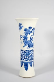 A BLUE-AND-WHITE PHOENIX FLOWER VASE (GU)