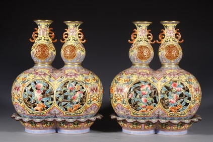 Pair of Famille Rose Flower and Peach Pattern Porcelain Gourd Shape Movable Vase