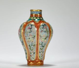 Enamel Drawing Flower Pattern Porcelain Snuff Bottle