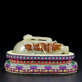 Jade Carved Bear Shape Figure