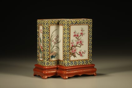 Famille Rose Flower Pattern Porcelain Brush Pot