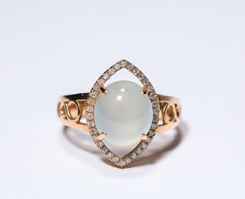 A Jadeite K-Gold Ring