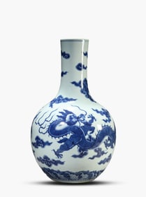 A Blue and White 'Dragon-and-Cloud' Globular Vase