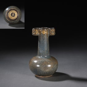 Guan Ware Inlaid Gilt Bronze Carved Flower Pattern Porcelain Vase