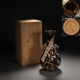 Yonghe Ware Porcelain Vase