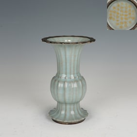 Guan Ware Carved Poetry Pattern Porcelain Flower Pot