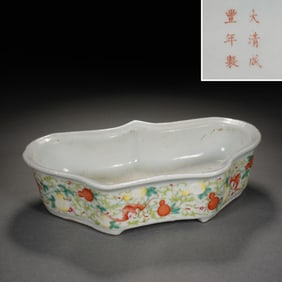 Famille Rose Bat and Gourd Pattern Porcelain Flower Pot