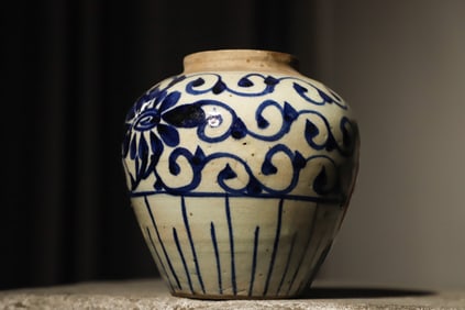 Blue and White Flower Pattern Porcelain Pot