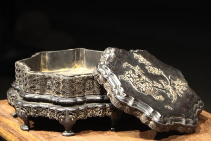 Silver Carved Flower and Eight Treasure Pattern Lid Box