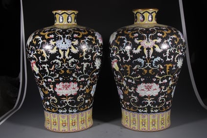 Pair of Enamel Drawing Flower Pattern Porcelain Vase