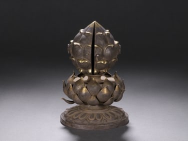 Silver Carved Lotus Flower Shape Pot