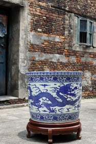 Blue and White Flower Branch and Dragon Pattern Porcelain Pot