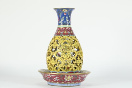 Famille Rose Flower and Cloud Pattern Porcelain Movable Vase