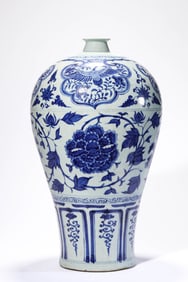 A Blue and White 'Interlocking Flowers' Meiping