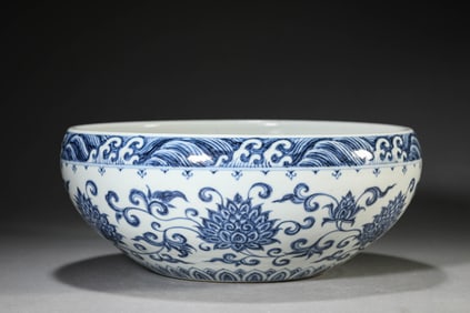 A Blue and White 'Interlocking Lotus' Brush Washer