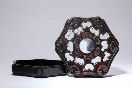 A Wood Box and Cover Inlaid with Jade