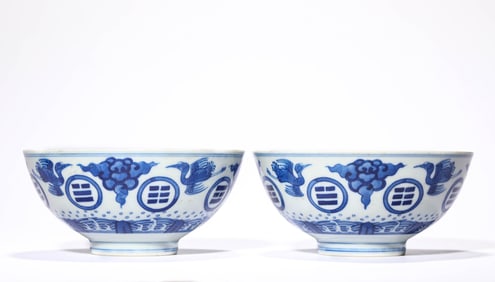 A Pair of Blue and White 'Cloud and Crane' Bowls
