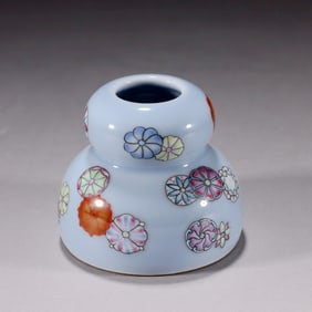 A FAMILLE ROSE POMEGRANATE WATERPOT